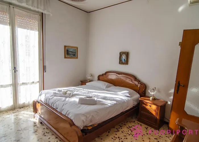 Fuoriporta Affitti Brevi - Incantevole Residenza Retro דירה פארמה